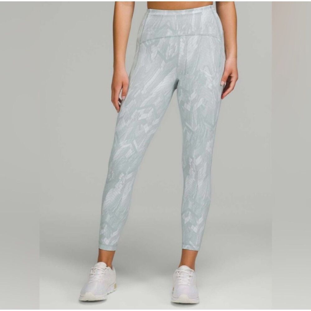 Lululemon Leggings Womens sz 8 Swift Speed High-Rise Tight Blue White Print